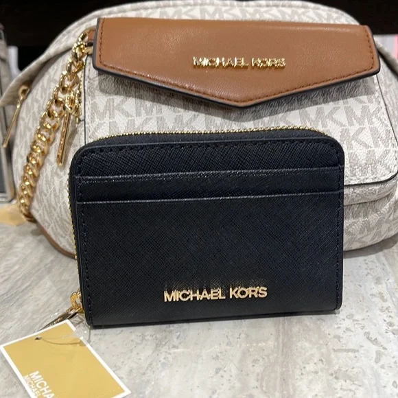 Michael Kors Jet Set Travel Medium Zip Around Card Case Color: BlackNWT